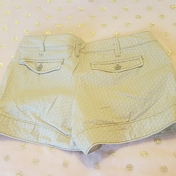 Gap Khaki/White Floral Patterned Shorts - Picture 3 of 4